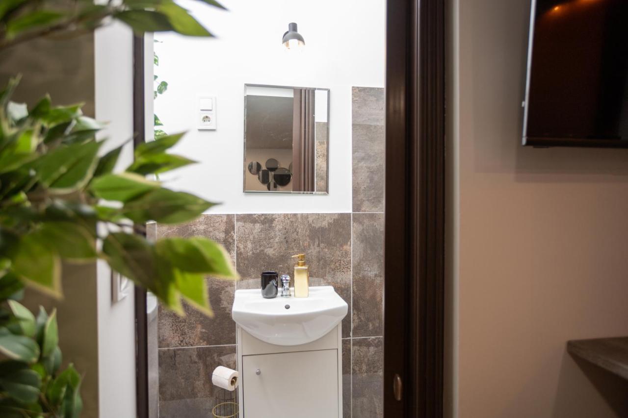 Green Goblin Apartment With Free Private Parking Budapest Exteriör bild