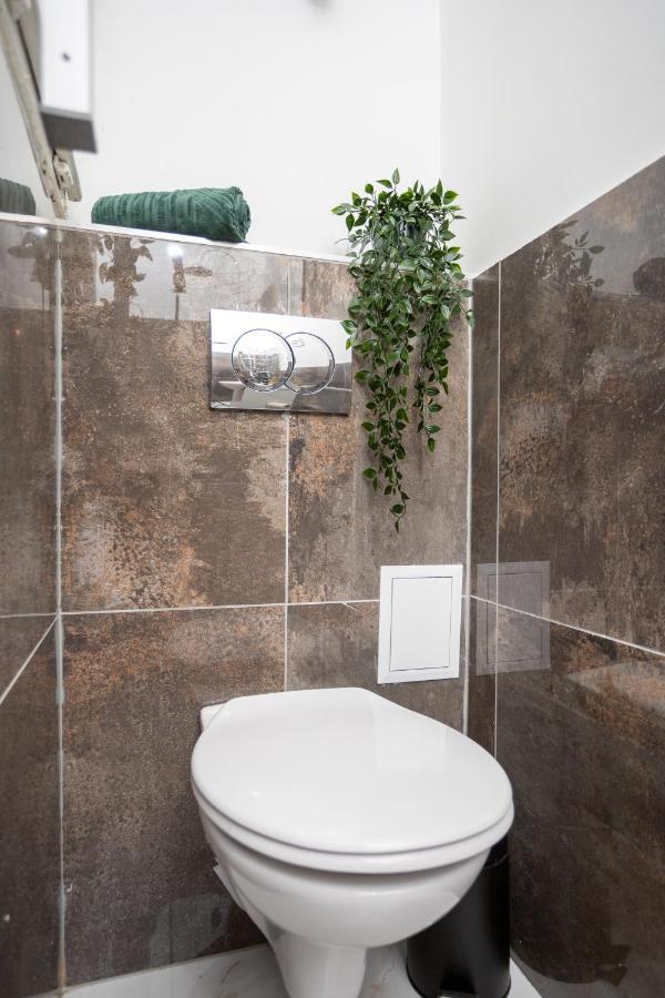 Green Goblin Apartment With Free Private Parking Budapest Exteriör bild