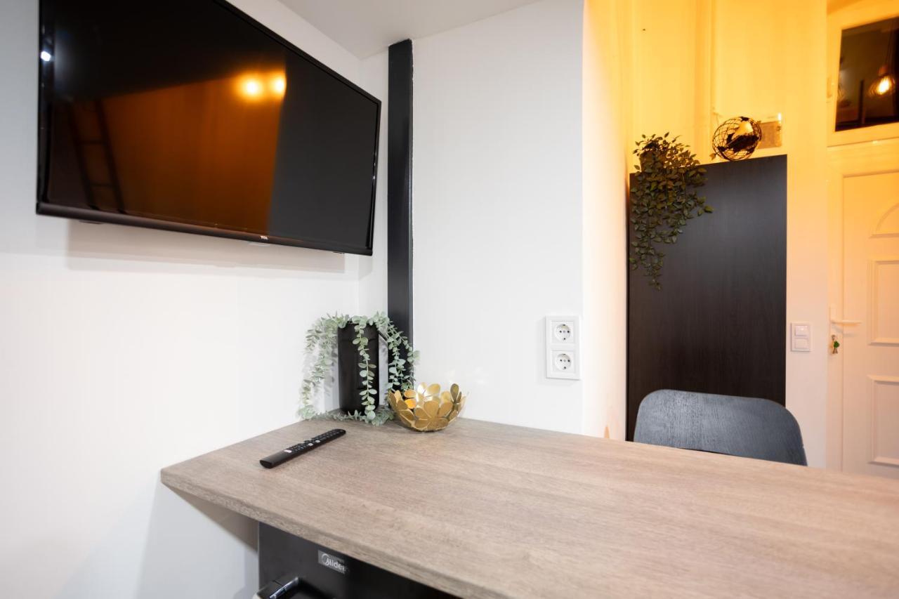 Green Goblin Apartment With Free Private Parking Budapest Exteriör bild