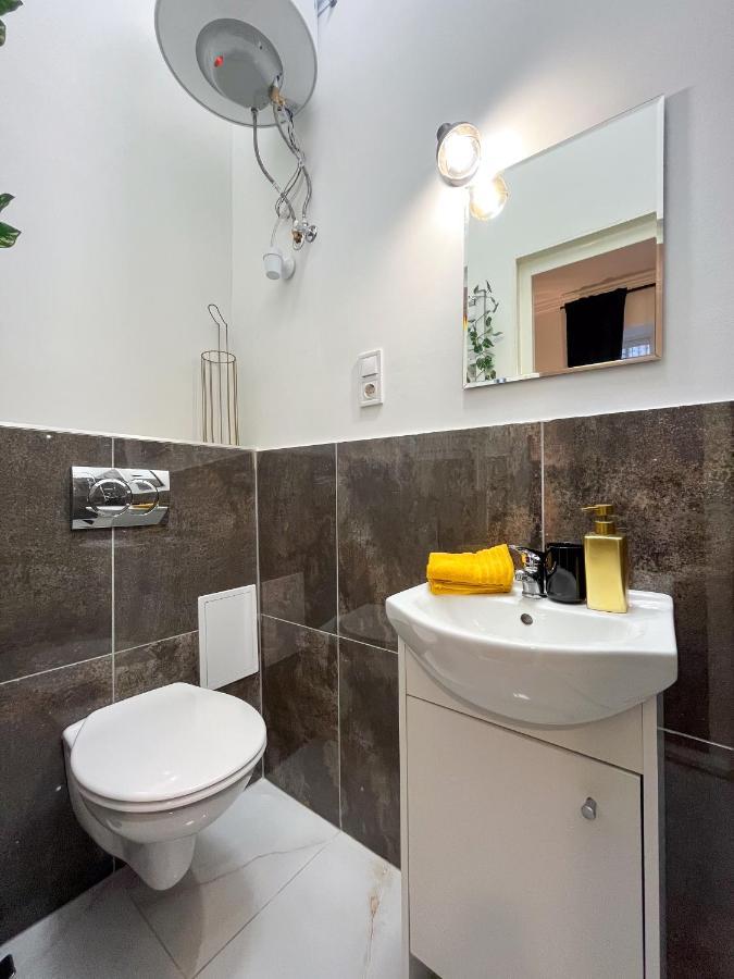 Green Goblin Apartment With Free Private Parking Budapest Exteriör bild