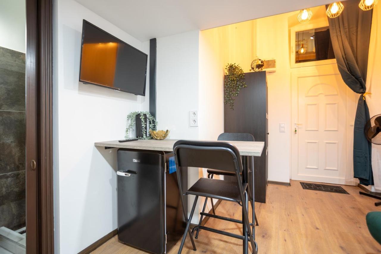 Green Goblin Apartment With Free Private Parking Budapest Exteriör bild